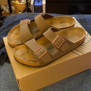 Birkenstock Arizona size 10, mocha color